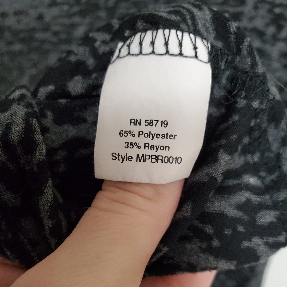 Notations Cardigan-Size Medium - Picture 5 of 5